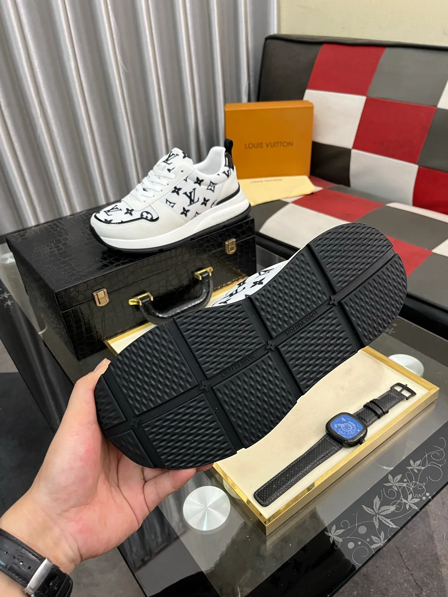 Men's men's shoes💰458⌚️⌚️ Loui* Vuitto* - Louis ** donkey's new color men's trainer sneakers, this LV Trainer sneaker is made of calfskin and breathable mesh, showing pure colors, the #54 logo on the back traces the brand's birth in 1854, the designer's handwritten brand logo embellishes one side, virgil Designed by abloh himself, it is a very commemorative sneaker. The new LV Louis Vuitton loui* vuitto* trainer sneaker low casual sports culture versatile basketball sneaker. Size: 38-444️⃣Colors available